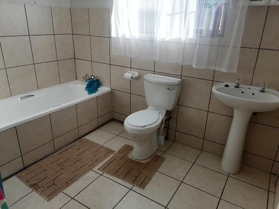 2 Bedroom Property for Sale in Langenhovenpark Free State